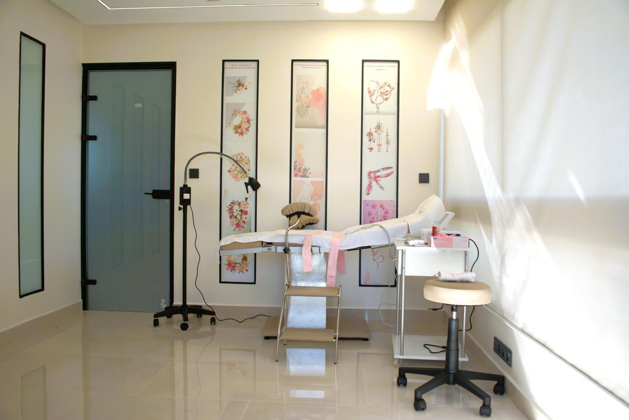 Salle d'examen gynécologique moderne et lumineuse